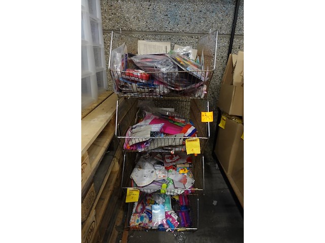 Partij divers kinderspeelgoed - afbeelding 1 van  5