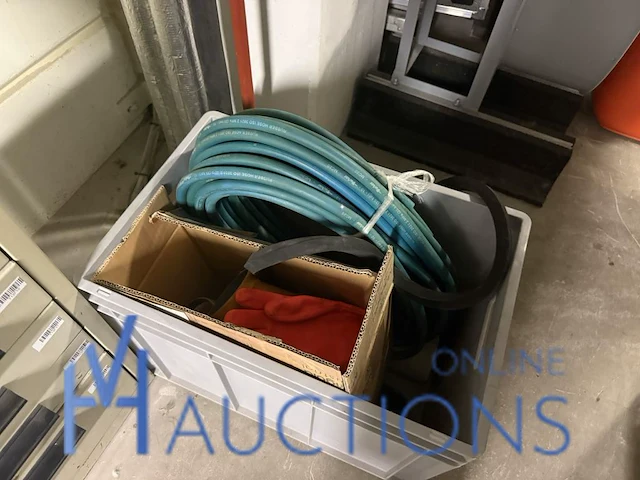 Partij divers metalen, filters en handschoenen ansell - afbeelding 14 van  21