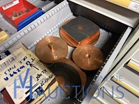 Partij divers metalen, filters en handschoenen ansell - afbeelding 12 van  21