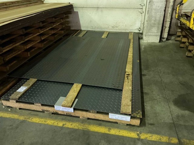 Partij divers metalen plaatmateriaal - afbeelding 1 van  7