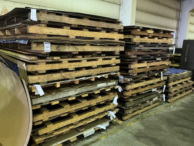 Partij divers metalen plaatmateriaal - afbeelding 1 van  8