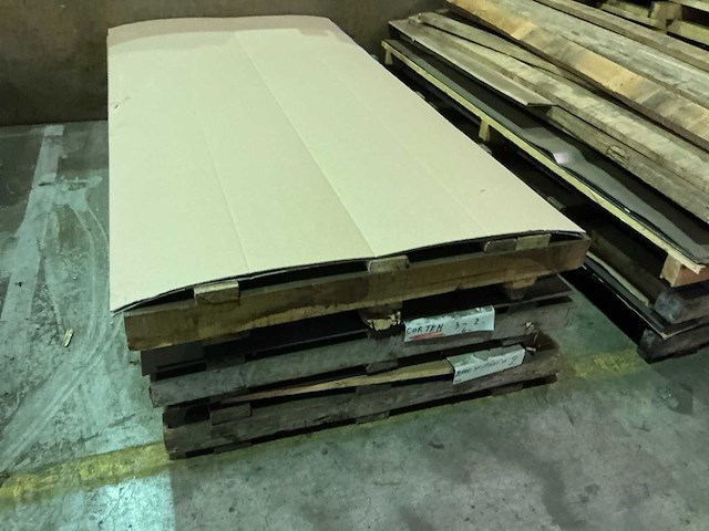 Partij divers metalen plaatmateriaalrestanten - afbeelding 5 van  5