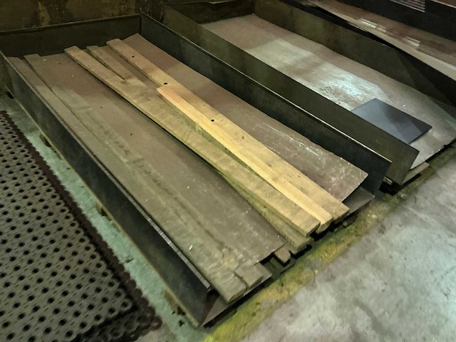 Partij divers metalen plaatmateriaalrestanten - afbeelding 3 van  9