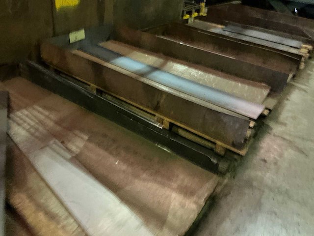 Partij divers metalen plaatmateriaalrestanten - afbeelding 6 van  9