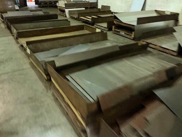 Partij divers metalen plaatmateriaalrestanten - afbeelding 5 van  7