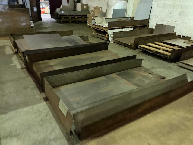 Partij divers metalen plaatmateriaalrestanten - afbeelding 6 van  7
