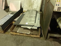 Partij divers metalen plaatmateriaalrestanten - afbeelding 2 van  7