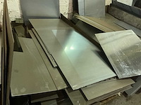 Partij divers metalen plaatmateriaalrestanten - afbeelding 7 van  7