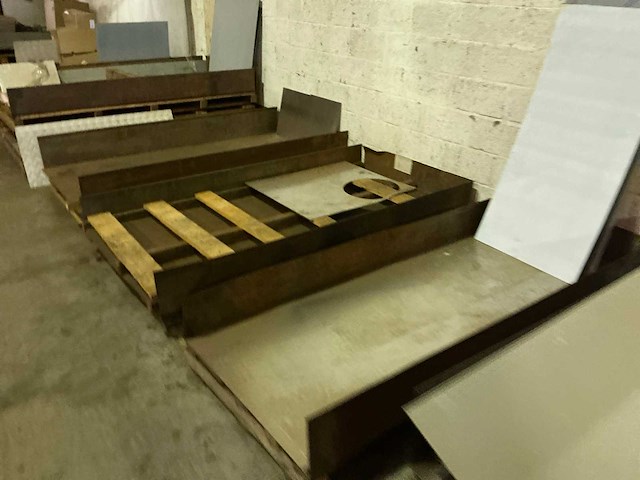 Partij divers metalen plaatmateriaalrestanten - afbeelding 6 van  7