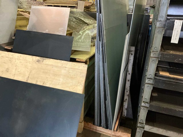 Partij divers metalen plaatmateriaalrestanten - afbeelding 4 van  4