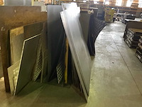 Partij divers metalen plaatmateriaalrestanten - afbeelding 2 van  5