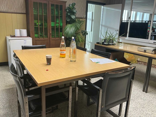 Partij divers meubilair - afbeelding 1 van  9