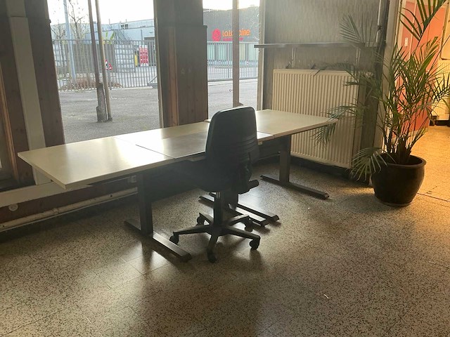 Partij divers meubilair - afbeelding 1 van  4