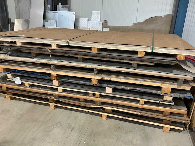 Partij divers plaatmateriaal - afbeelding 1 van  11