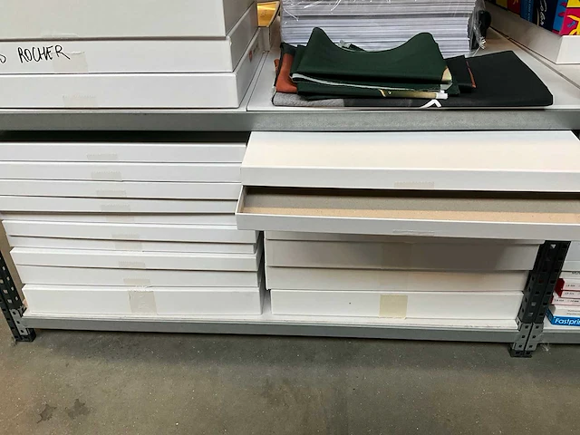 Partij divers printmateriaal - afbeelding 41 van  52