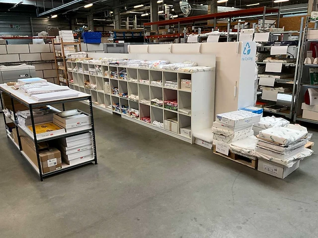 Partij divers printmateriaal - afbeelding 1 van  52