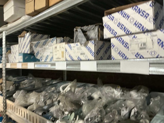 Partij divers sanitair installatiemateriaal - afbeelding 2 van  17