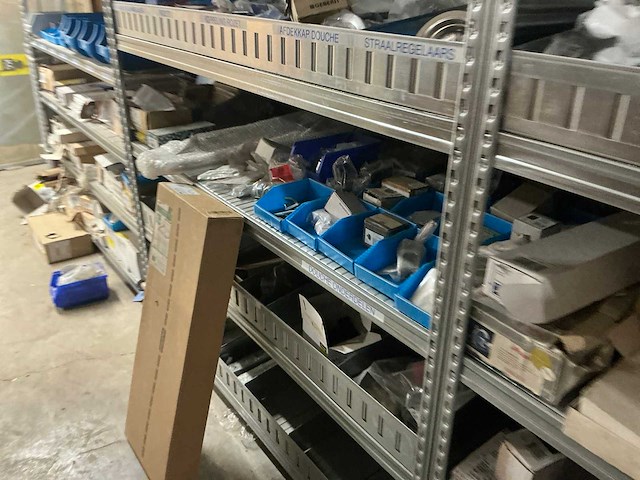 Partij divers sanitair installatiemateriaal - afbeelding 4 van  17