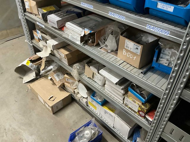 Partij divers sanitair installatiemateriaal - afbeelding 7 van  17