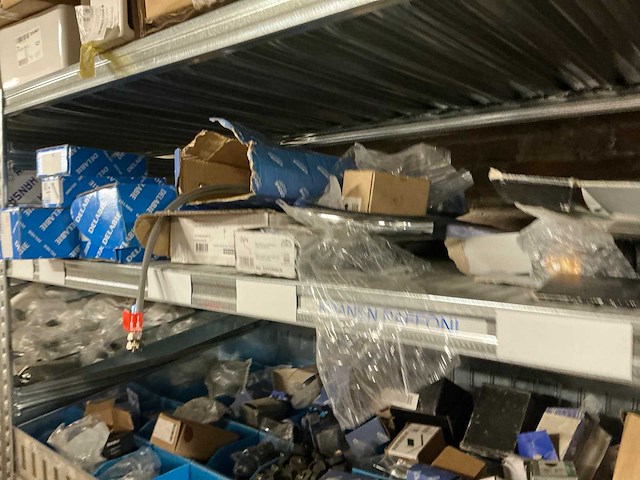 Partij divers sanitair installatiemateriaal - afbeelding 15 van  17
