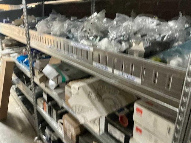 Partij divers sanitair installatiemateriaal - afbeelding 17 van  17