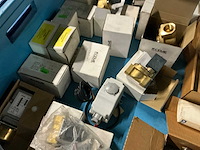Partij divers sanitair-technische installatiemateriaal - afbeelding 2 van  10