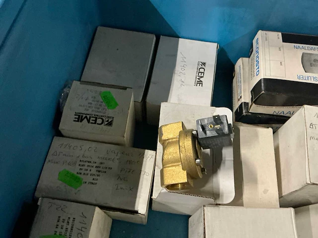 Partij divers sanitair-technische installatiemateriaal - afbeelding 3 van  10