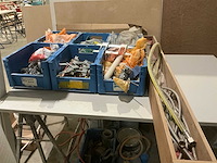 Partij divers sanitair toebehoren - afbeelding 1 van  11