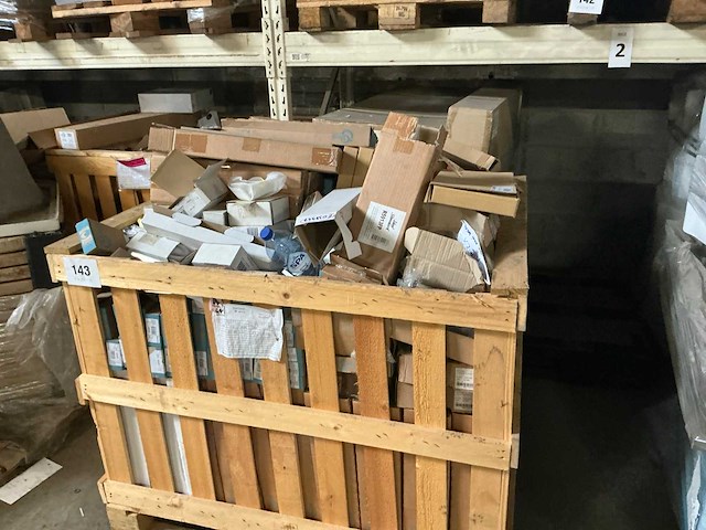 Partij divers sanitaire benodigdheden - afbeelding 1 van  3