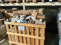 Partij divers sanitaire benodigdheden - afbeelding 1 van  3