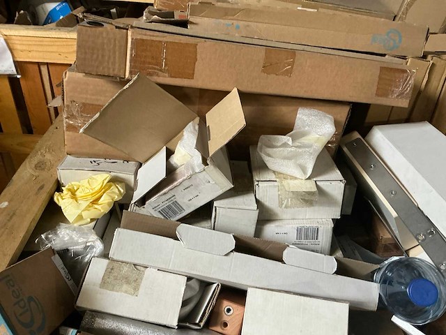 Partij divers sanitaire benodigdheden - afbeelding 3 van  3