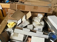 Partij divers sanitaire benodigdheden - afbeelding 3 van  3