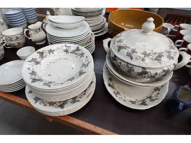 Partij divers servies en decoratie - afbeelding 2 van  9