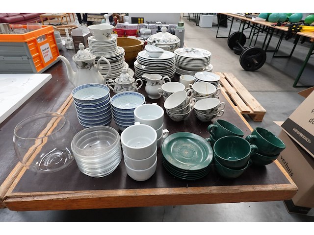 Partij divers servies en decoratie - afbeelding 4 van  9