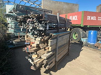 Partij divers steigermateriaal en bouwhout - afbeelding 1 van  4