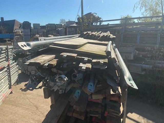Partij divers steigermateriaal en bouwhout - afbeelding 3 van  4