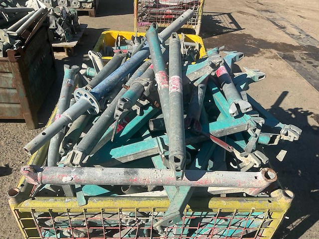 Partij divers steigermateriaal - afbeelding 1 van  3