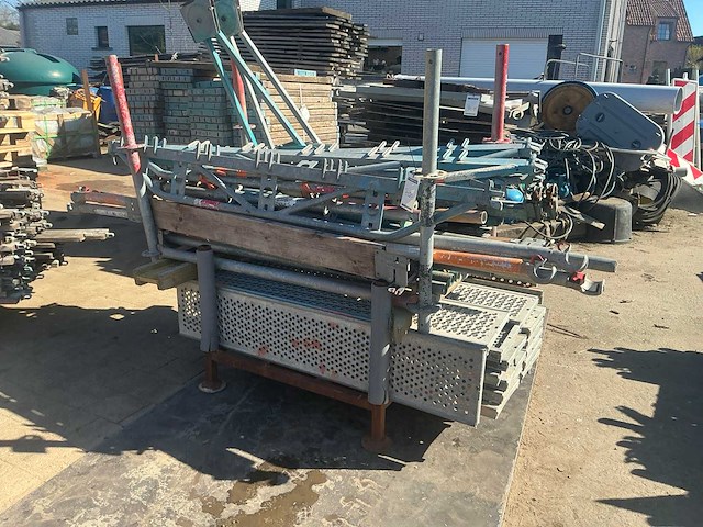 Partij divers steigermateriaal - afbeelding 1 van  4