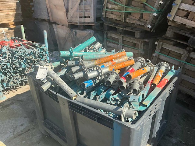 Partij divers steigermateriaal - afbeelding 1 van  4