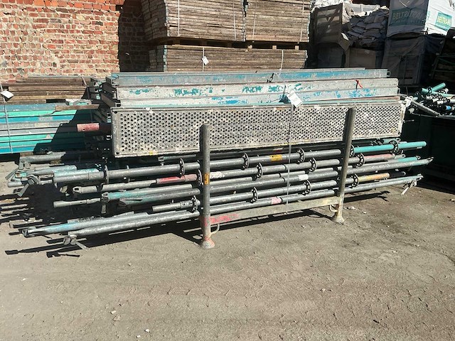 Partij divers steigermateriaal - afbeelding 1 van  4