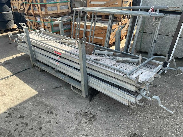 Partij divers steigermateriaal - afbeelding 1 van  6
