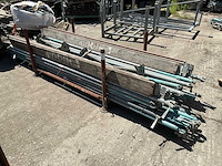 Partij divers steigermateriaal - afbeelding 1 van  8