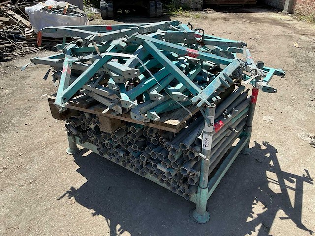 Partij divers steigermateriaal - afbeelding 1 van  7