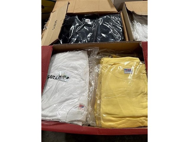 Partij divers textiel, wo. t-shirts enz.. - afbeelding 2 van  2