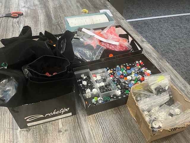 Partij divers toebehoren pasmaten - afbeelding 3 van  14