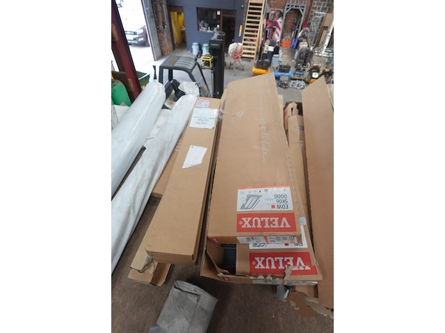 Partij divers toebehoren velux - afbeelding 14 van  15