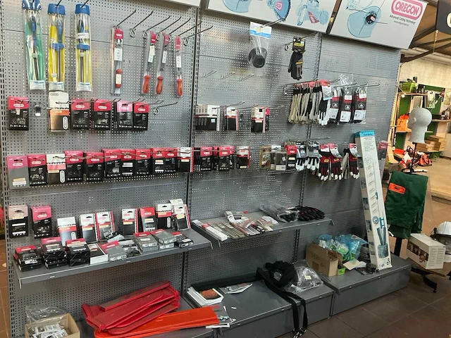 Partij divers tuingereedschap accessoires - afbeelding 1 van  9