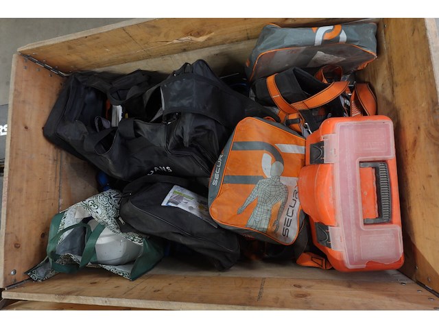 Partij divers valbeveiliging - afbeelding 1 van  7