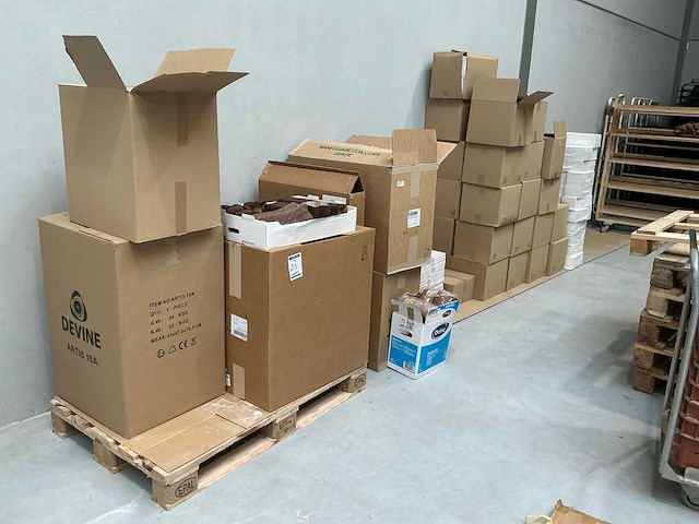 Partij divers verpakkingsmateriaal - afbeelding 1 van  6