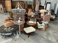 Partij divers vintage meubilair en huisraad - afbeelding 1 van  24